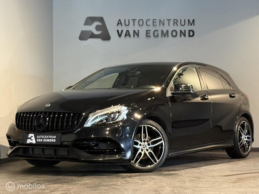 Mercedes A-160 AMG-Line Sport Edition AUTOMAAT | CARPLAY, Gebruikt, 4 cilinders, Leder en Stof, Zwart