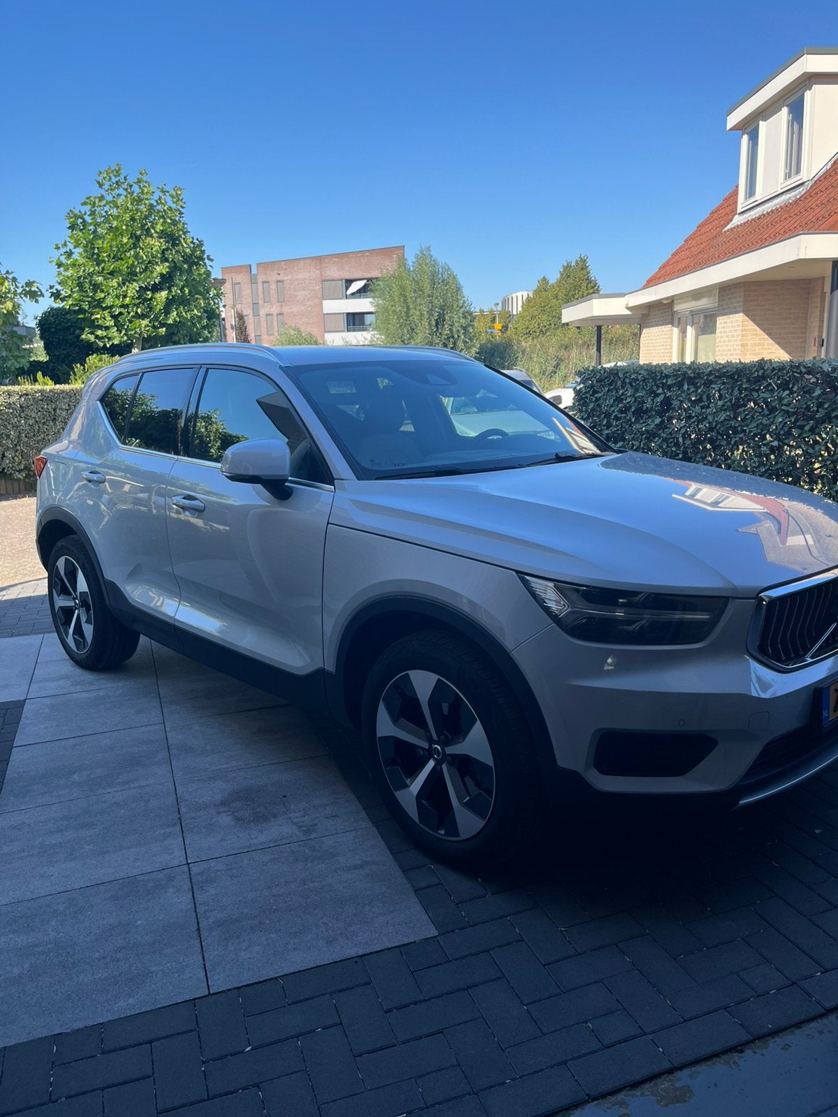 Volvo XC40 T5 Twin Engine 262pk Geartronic 2022 Grijs, Auto's, Stof, 1800 kg, 179 pk, Grijs