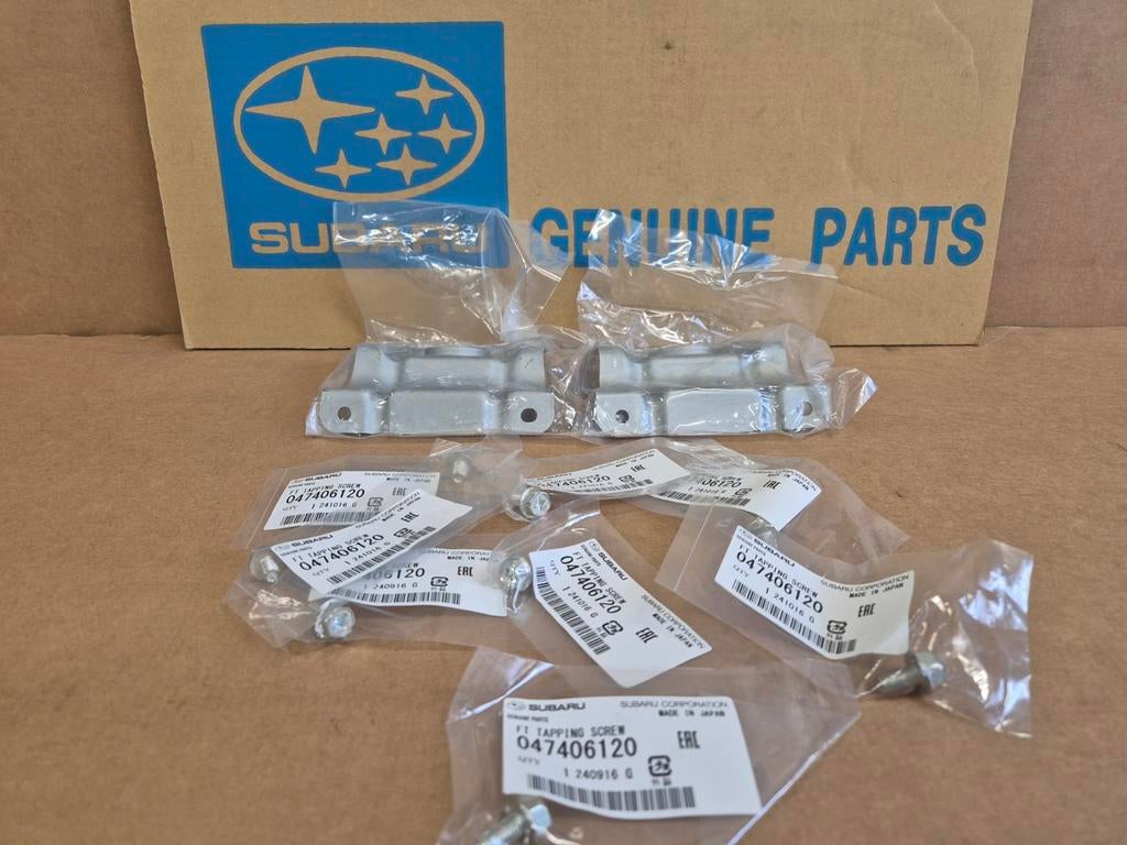 subaru impreza GD lower radiator bracket set 45124FE010 oem, Ophalen of Verzenden, Nieuw, Subaru