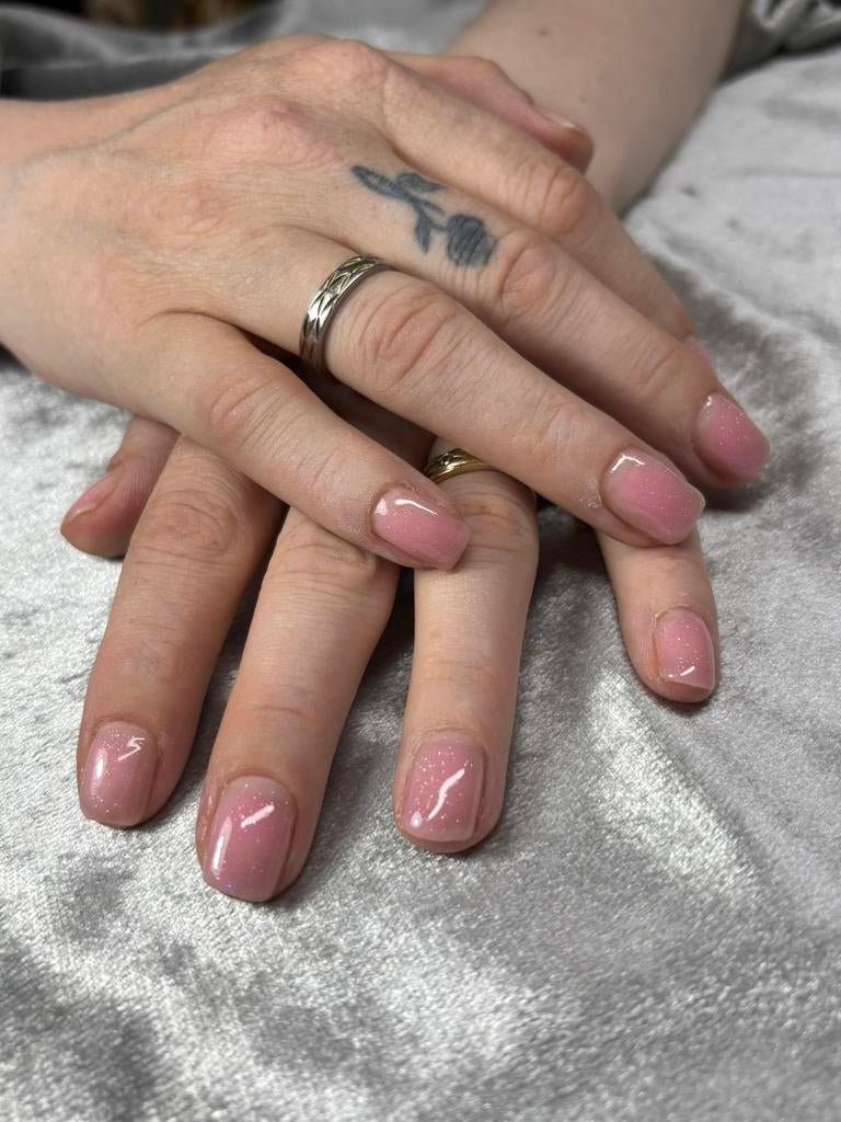 Nagelstyliste, Diensten en Vakmensen, Nagels lakken