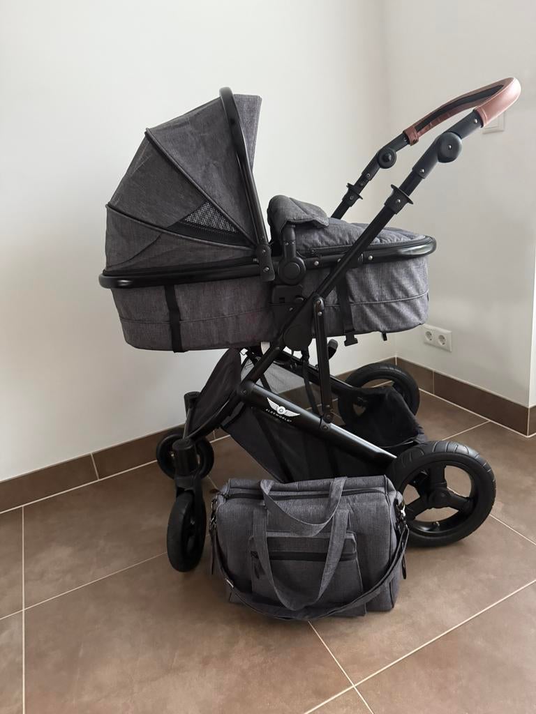 Sleeworld Luxe 2-in-1 Kinderwagen met autostoeltje, Kinderen en Baby's, Kinderwagens en Combinaties, Gebruikt, Luchtbanden, Combiwagen