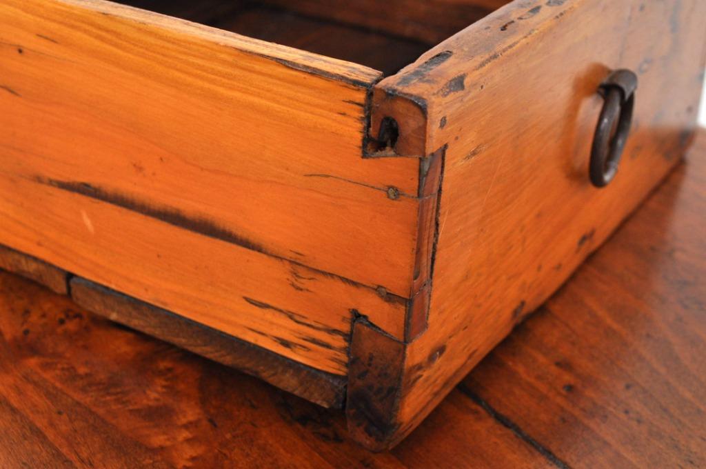 Antiek Spaans tafeltje primitive side table bijzettafel 1850, Gebruikt, Ophalen of Verzenden, 75 cm of meer, 60 cm of meer