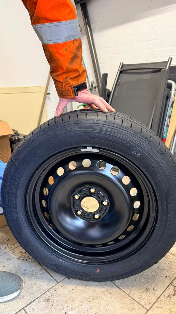 Autoband met velg maat 215/55R16 voor ford focus, Auto diversen, Ophalen, Nieuw