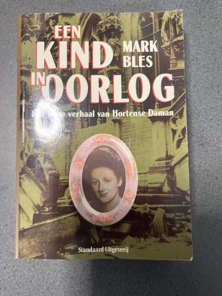 Een Kind in Oorlog - Hortense Daman, Ophalen of Verzenden, Gelezen
