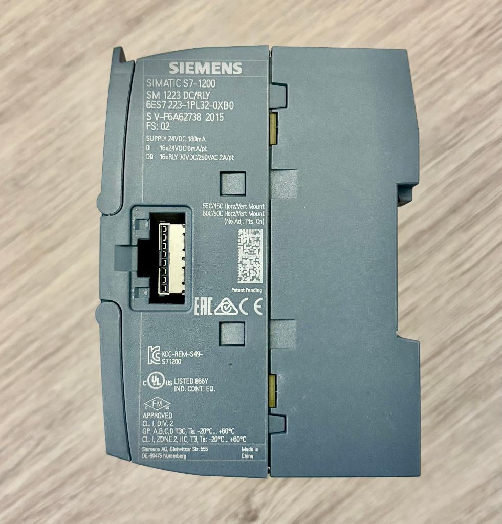 SIEMENS - Simatic - S7-1200 - SM 1223 - 16x DI - 16x DQ, Ophalen of Verzenden, Zo goed als nieuw