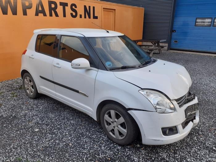 Portier 4Deurs rechts-voor van een Suzuki Swift (ZNL), Gebruikt, -, Deur, -