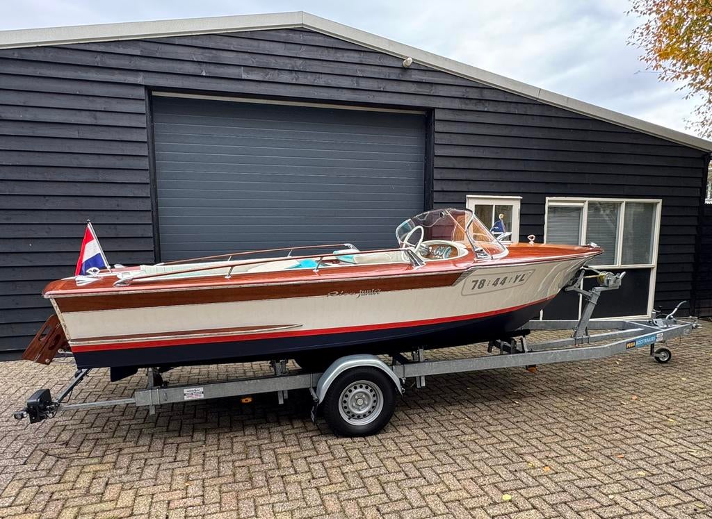 Riva Junior 1968 bouwnummer 267 Crusader V8 Pega boottrailer, Watersport en Boten, Ophalen, Binnenboordmotor, 120 tot 200 pk, Zo goed als nieuw
