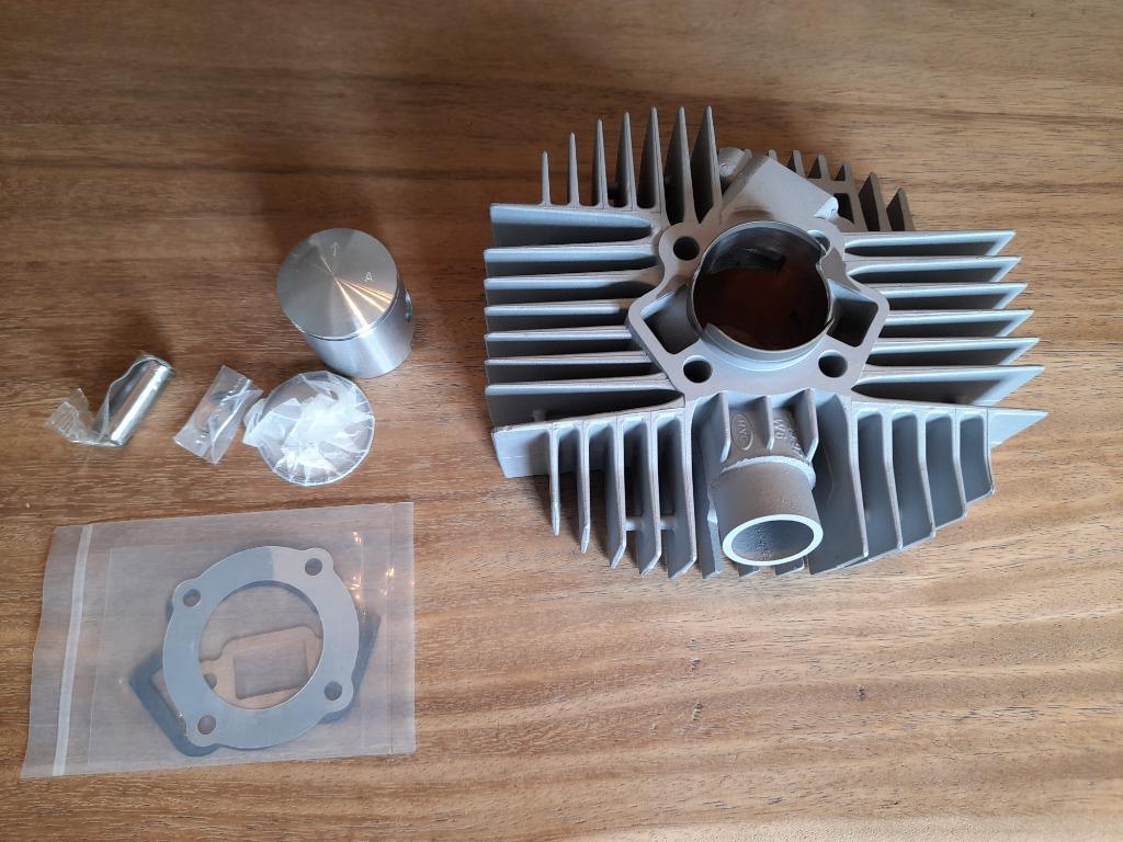 Nieuwe 50cc (40mm) of 60/70cc (44mm) cilinder smalle tap, Ophalen of Verzenden, Nieuw, Cilinder