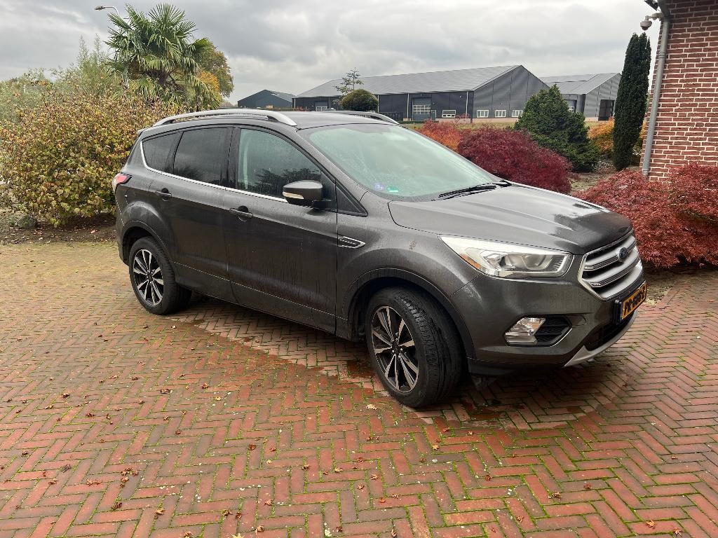 Ford Kuga 1.5 Ecoboost 120pk 2WD 2017 Grijs, Auto's, Stof, 4 cilinders, Origineel Nederlands, Grijs