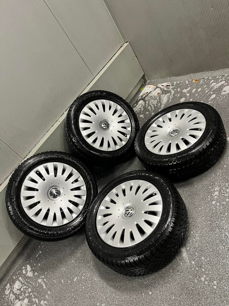 VW Winterbanden op stalen velgen 205/55 R16, Auto-onderdelen, Banden en Velgen, Banden en Velgen, Winterbanden, 16 inch, 205 mm