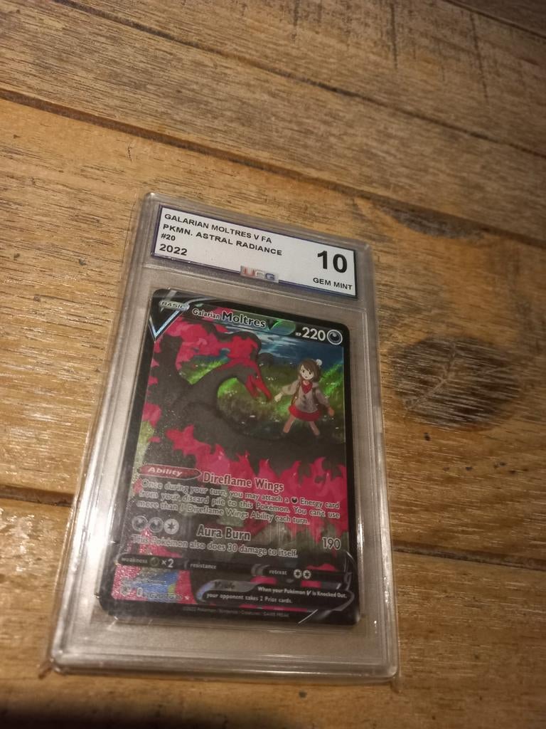 Galarian moltres grade 10, Hobby en Vrije tijd, Verzamelkaartspellen | Pokémon, Nieuw, Losse kaart, Foil, Ophalen of Verzenden