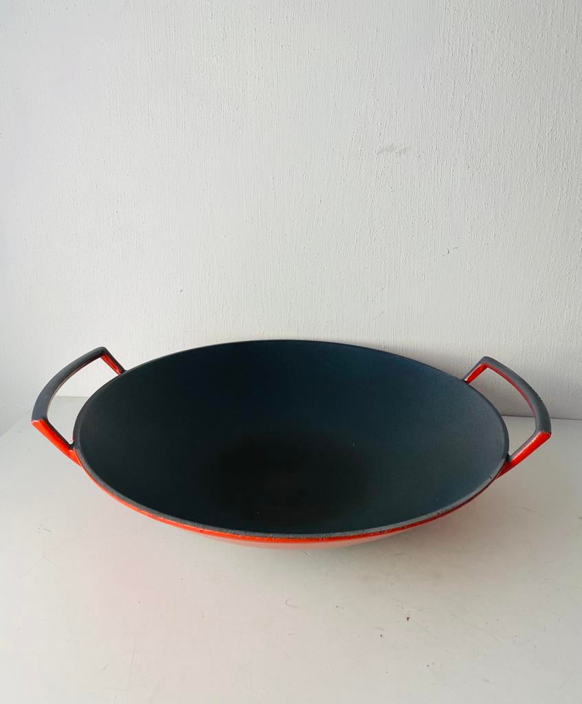 Le Creuset rood gietijzeren wok/pan (36 cm) met deksel