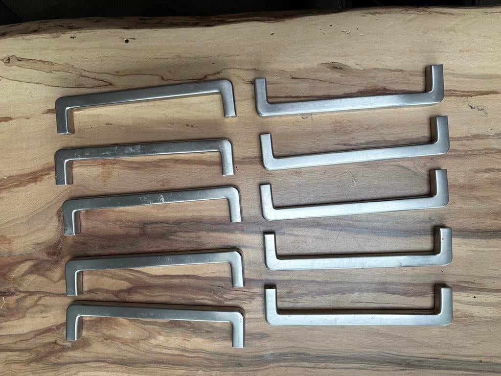 Set van 10 zilverkleurige RVS keukengrepen, Minder dan 50 cm, Gebruikt, Ophalen of Verzenden, Minder dan 25 cm