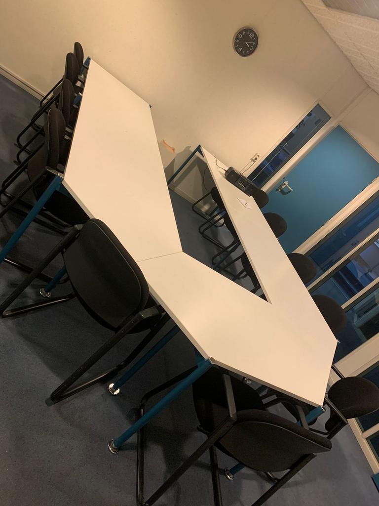 Kantoorpand leegverkoop deel 2 bureau’s en stoelen, Ophalen, Gebruikt