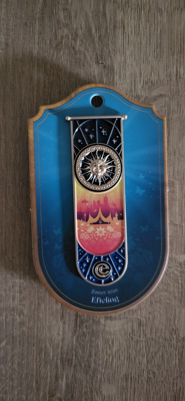 Efteling Zomer 2020 Pin - Zon en Sprookjesbos, Ophalen of Verzenden, Nieuw, Button of Speldje