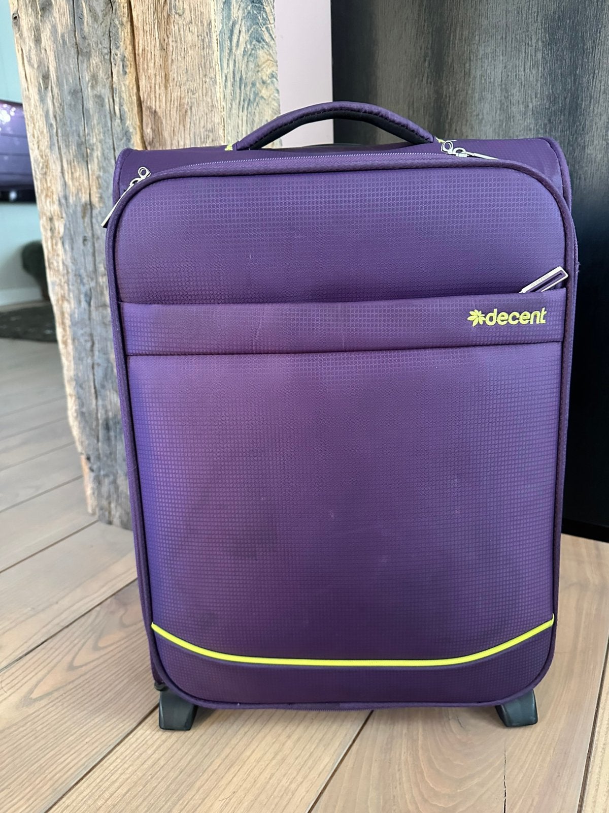 Paarse Decent super lichtgewicht handbagage koffer, Gebruikt, 50 tot 60 cm, Ophalen of Verzenden, Zacht kunststof