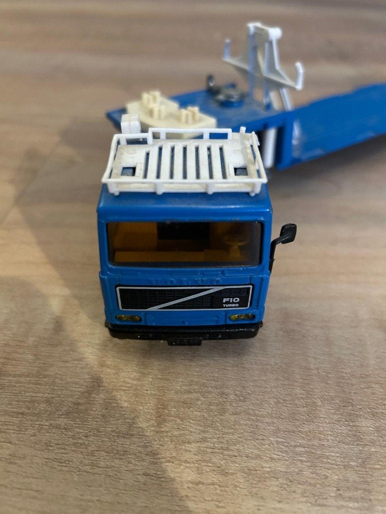 SIKU 1:55 Volvo F10 Boottransporter / Trailer (Zonder Boot), Ophalen of Verzenden, Gebruikt, Bus of Vrachtwagen, SIKU