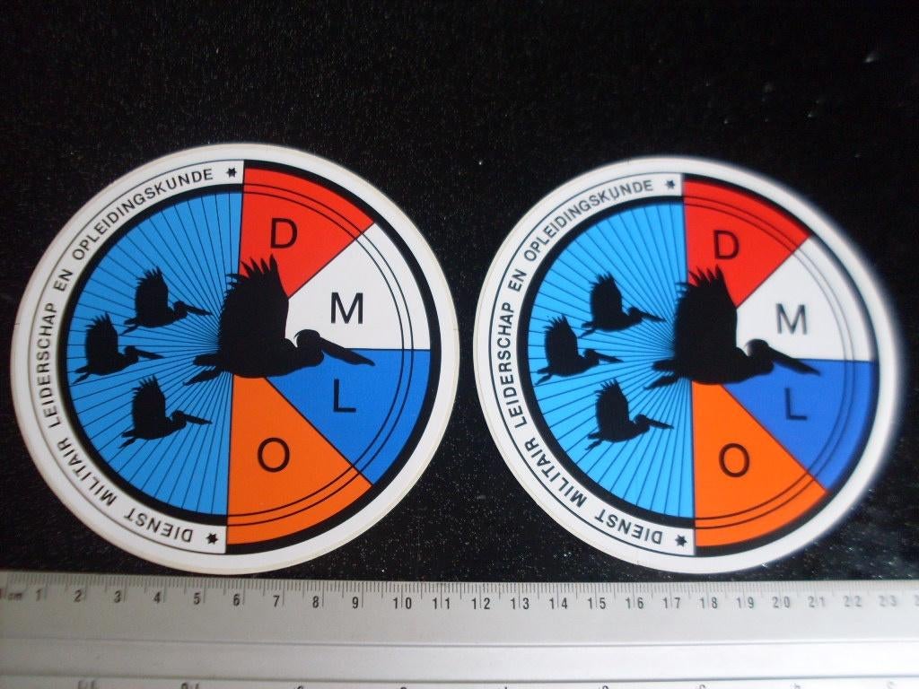 3x sticker dmlo dienst militair leiderschap opleidingskunde, Verzenden, Zo goed als nieuw, Bedrijf of Vereniging