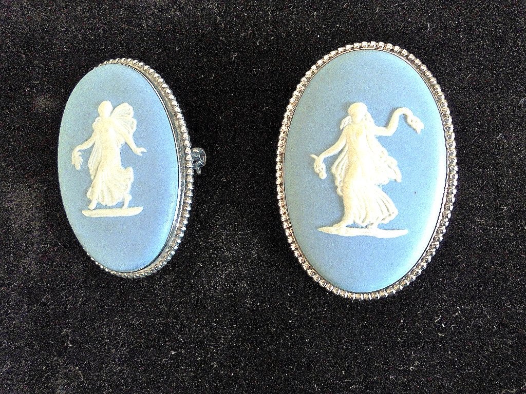2 Zeer Mooie ZILVEREN JASPERWARE WEDGWOOD broches, 4 tot 7 cm, Ophalen of Verzenden, Zo goed als nieuw, Zilver