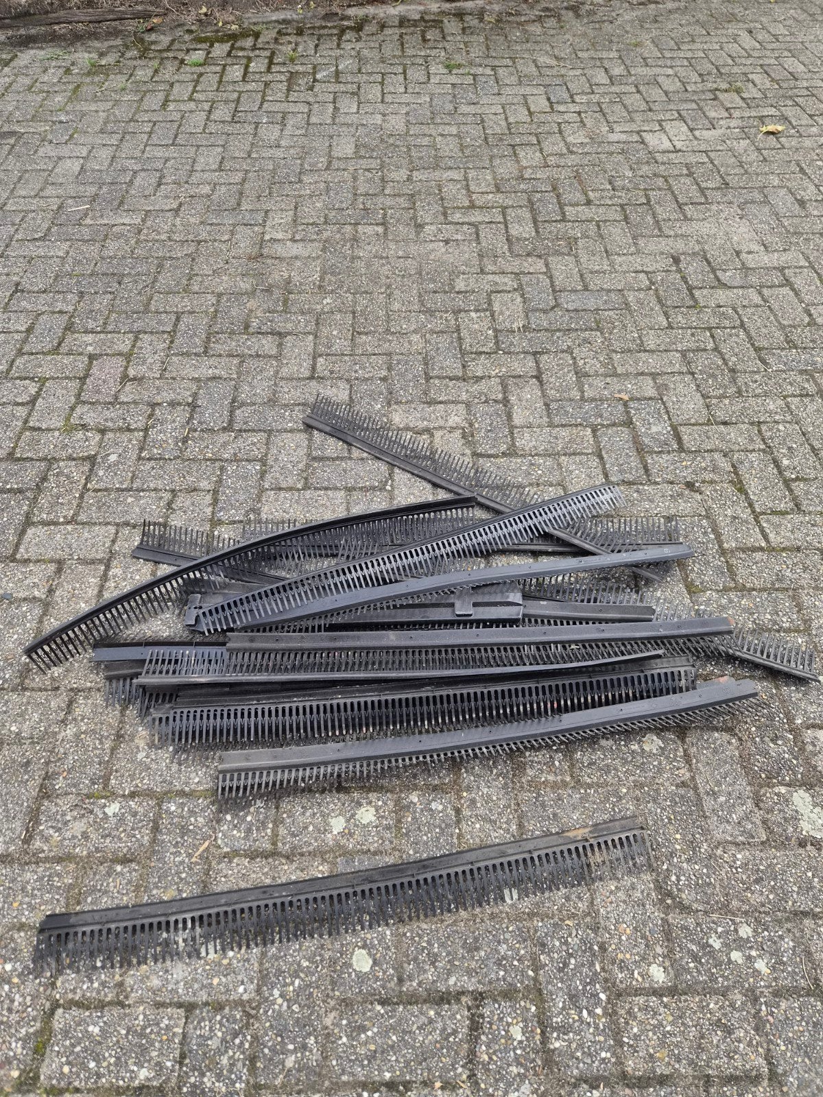 Dakgoot bladvanger - 23 stuks, 100cm lang, 6cm diep, Pvc, 60 tot 80 mm, Ophalen of Verzenden, Minder dan 2 meter