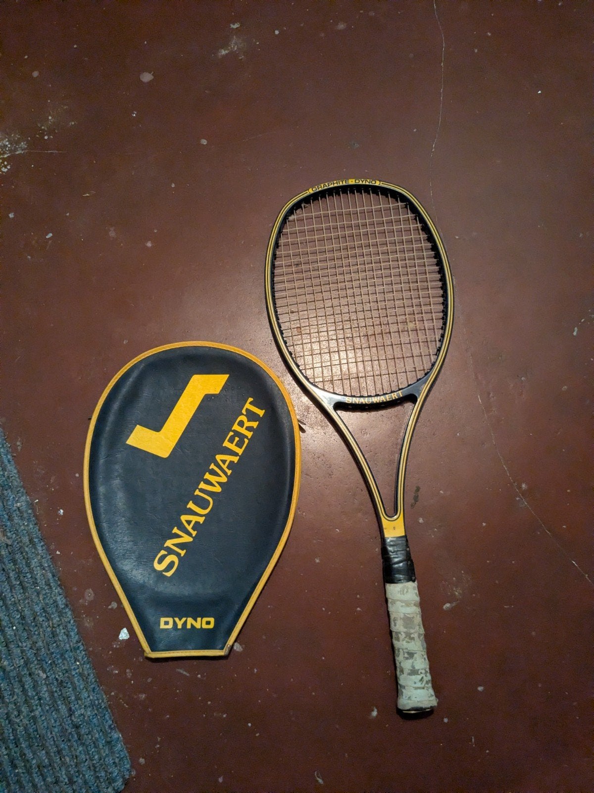 Snauwaert Dyno Graphite Tennisracket met hoes, Ophalen of Verzenden, Gebruikt, Racket, Overige merken