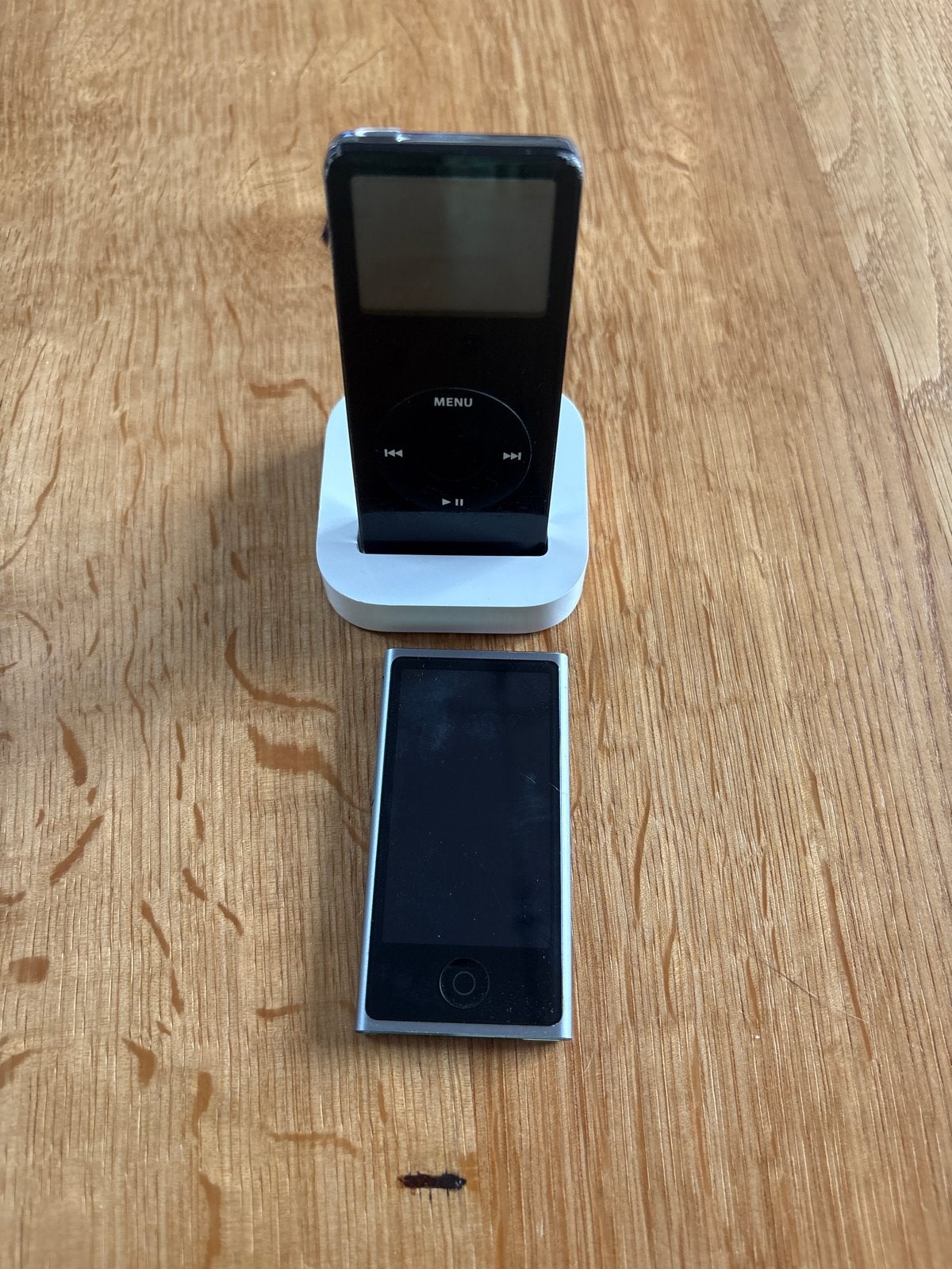 iPod Classic 4GB en iPod Nano 4GB met dock, Audio, Tv en Foto, Mp3-spelers | Apple iPod, Classic, Zwart, Ophalen of Verzenden