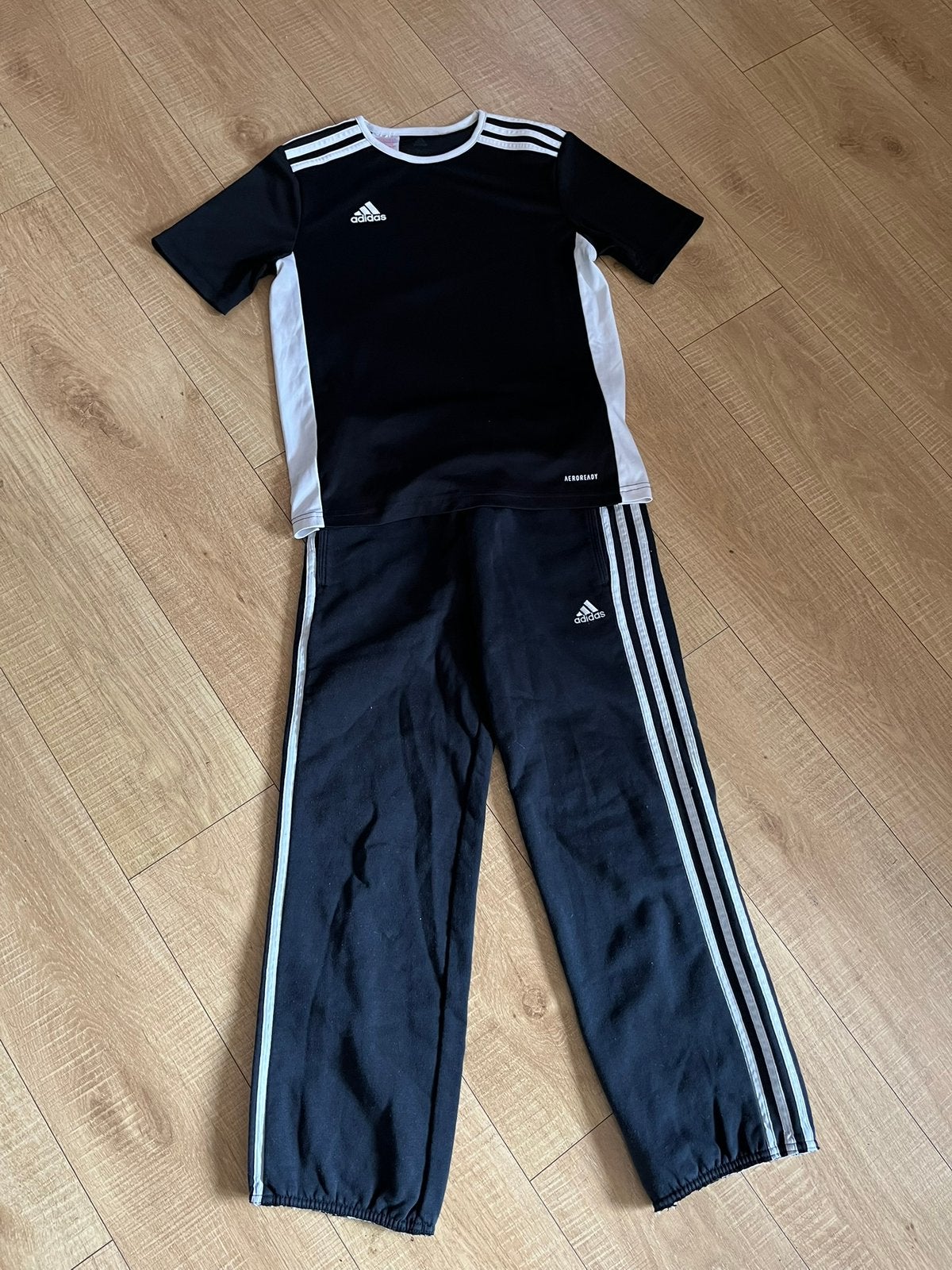 146 152 adidas sport set joggingbroek wide leg shirt climate, Ophalen of Verzenden, Zo goed als nieuw, Jongen of Meisje