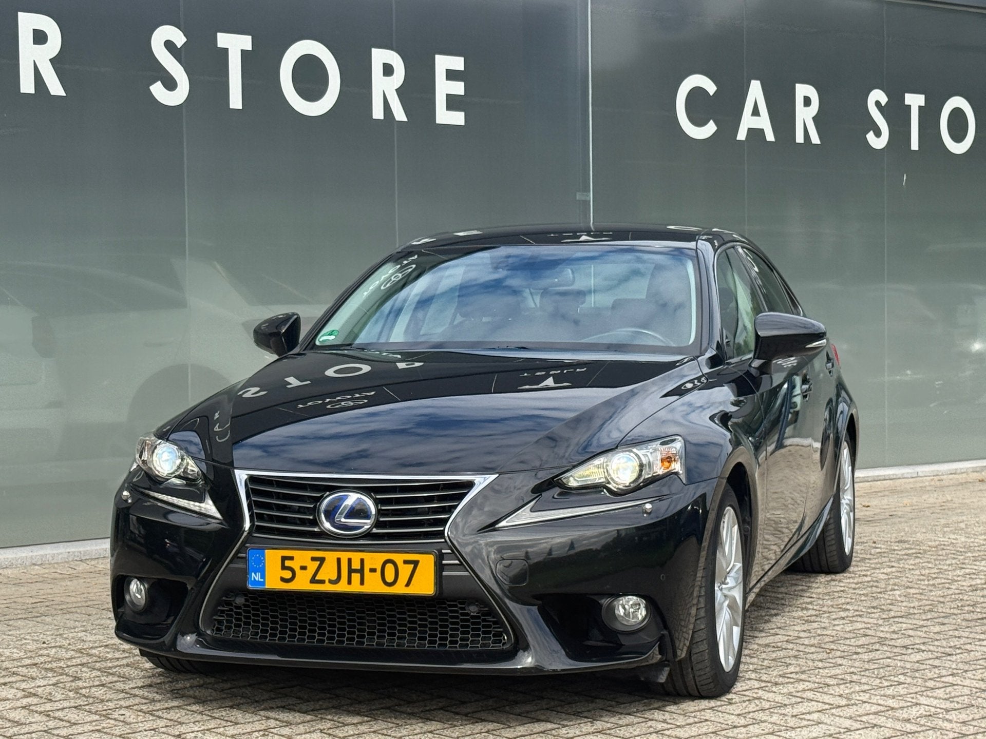 Lexus IS 300h Business Line Navi|Camera|ORG NL Auto, Auto's, Automaat, Achterwielaandrijving, Gebruikt, 181 pk