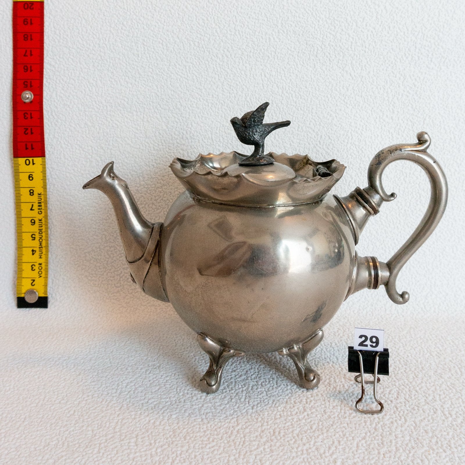 Antieke tinnen theepot met vogeldecoratie, Ophalen