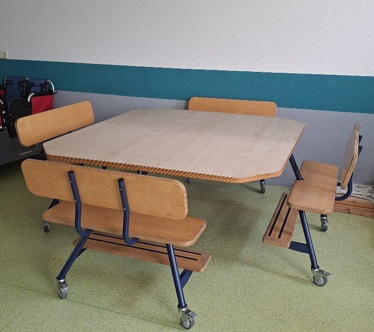 Groepstafel peuteropvang, Ophalen, Gebruikt, Stoel(en)