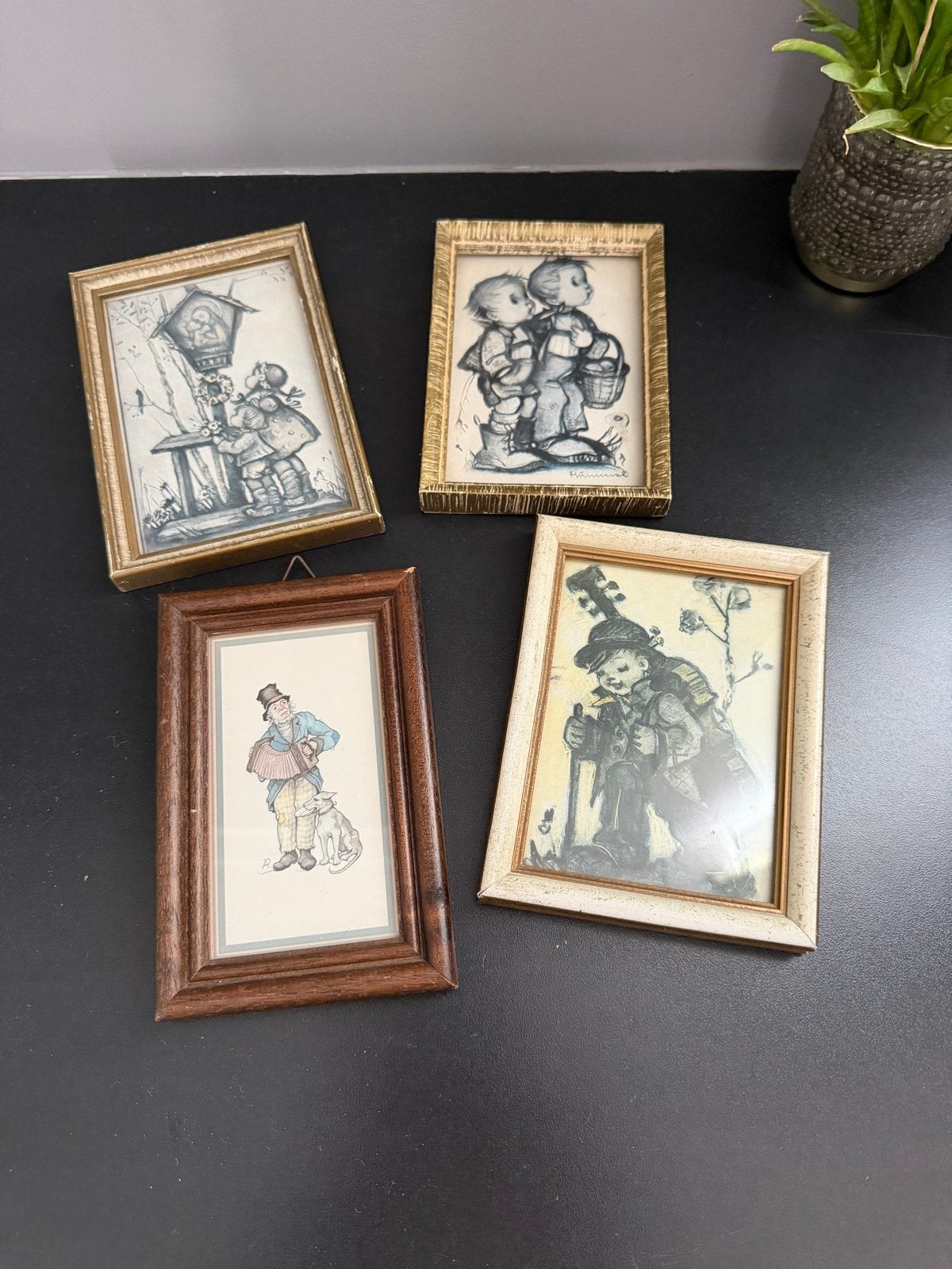 4 Vintage Lijstjes met Hummel en Anton Pieck Prentjes, Gebruikt, Met afbeelding, Hout, Ingelijst werk