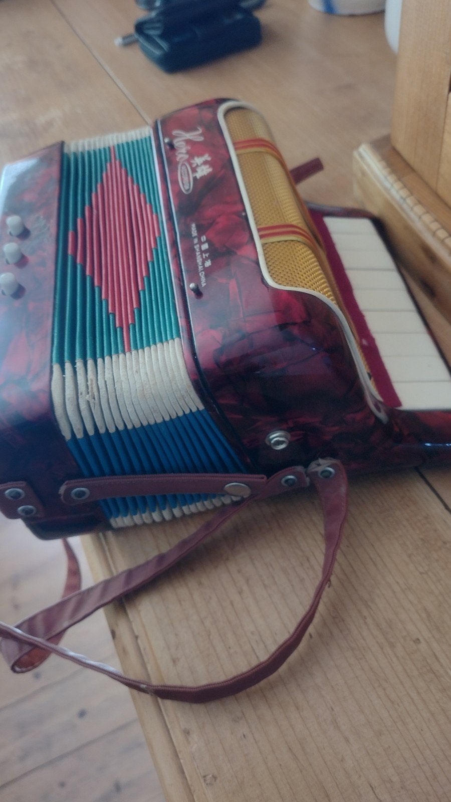 Vintage Hero Accordeon - Made in Shanghai, China, Muziek en Instrumenten, Overige merken, Gebruikt, Met riemen, Overige formaten
