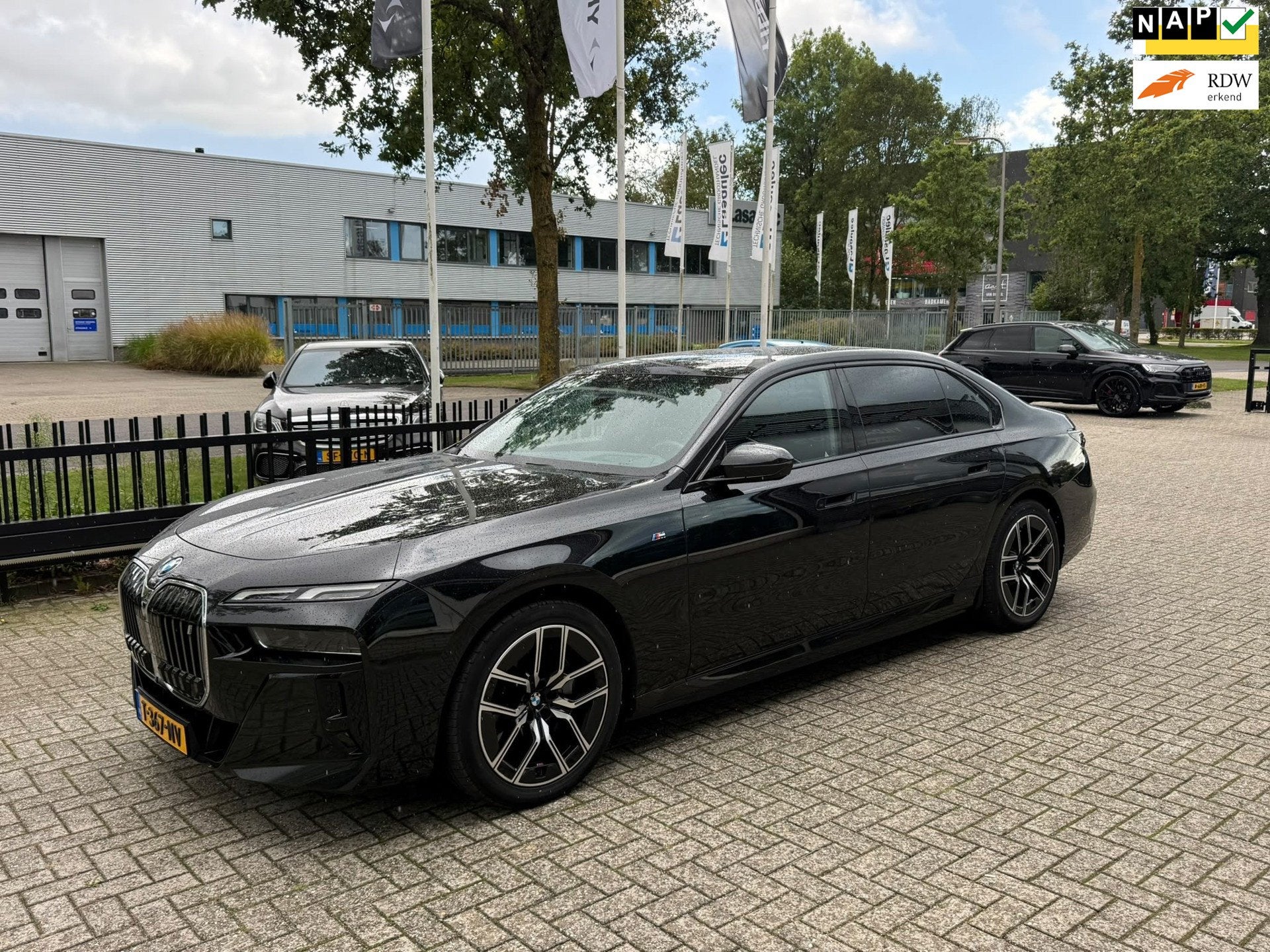 BMW I7 XDrive60 106 kWh/BTW|NAP|MASSAGE|PANO|SKYLOUNGE|VOLL, Auto's, Automaat, Dealer onderhouden, Gebruikt, 2000 kg