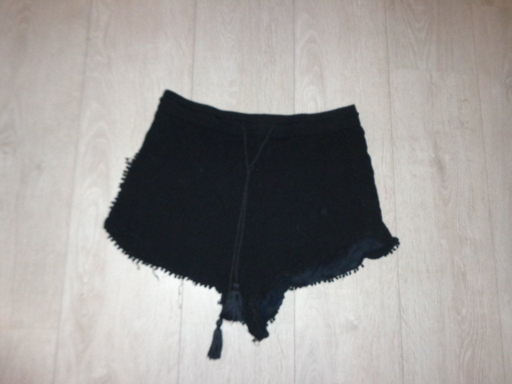 zwarte korte damesbroek van MONKI, maat M, Maat 38/40 (M), Kort, Zwart, Ophalen of Verzenden