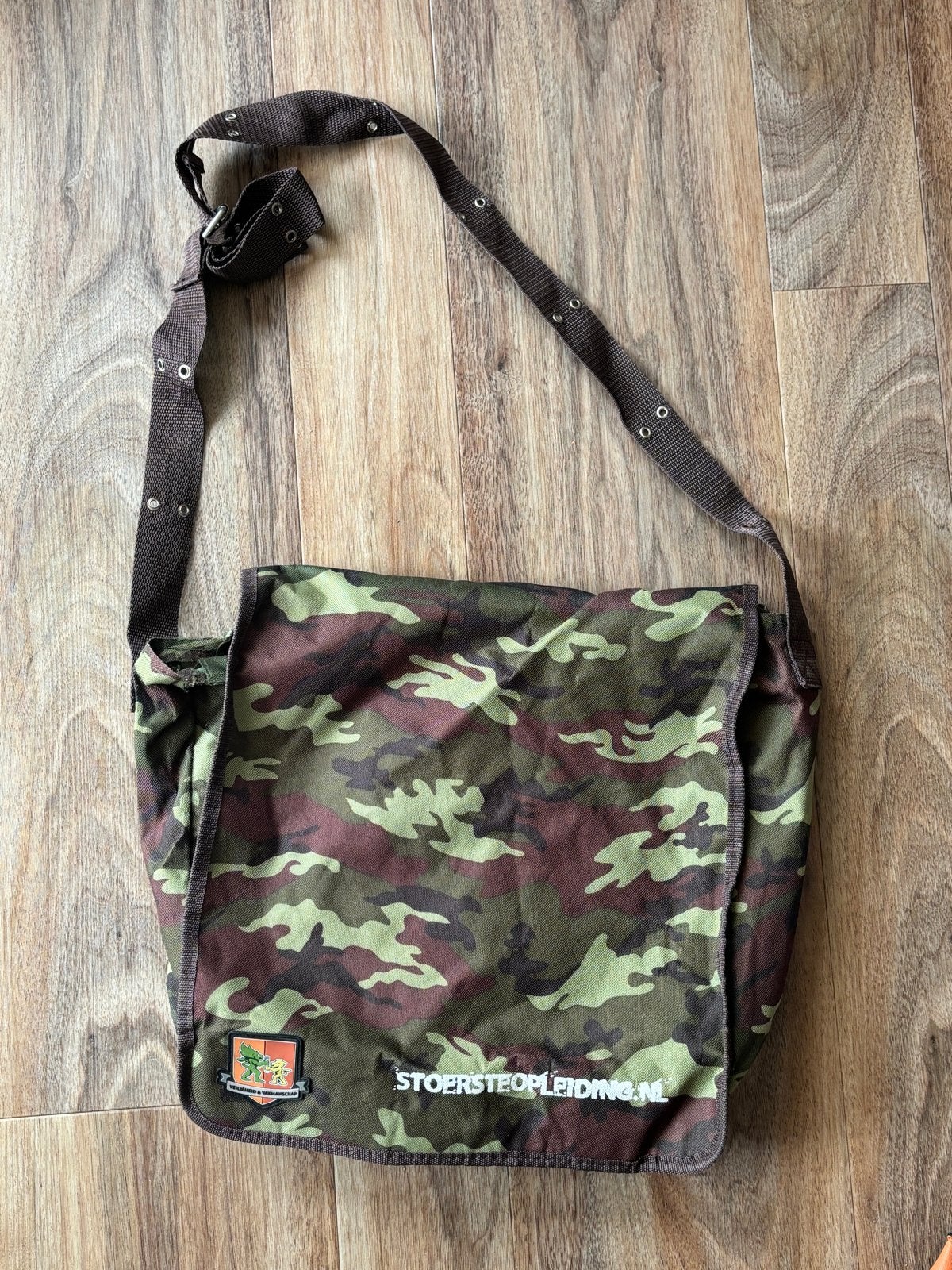 Stoere camouflage schoudertas - Ideaal voor avontuur!, Gebruikt, 25 tot 40 cm, 30 tot 45 cm, Ophalen
