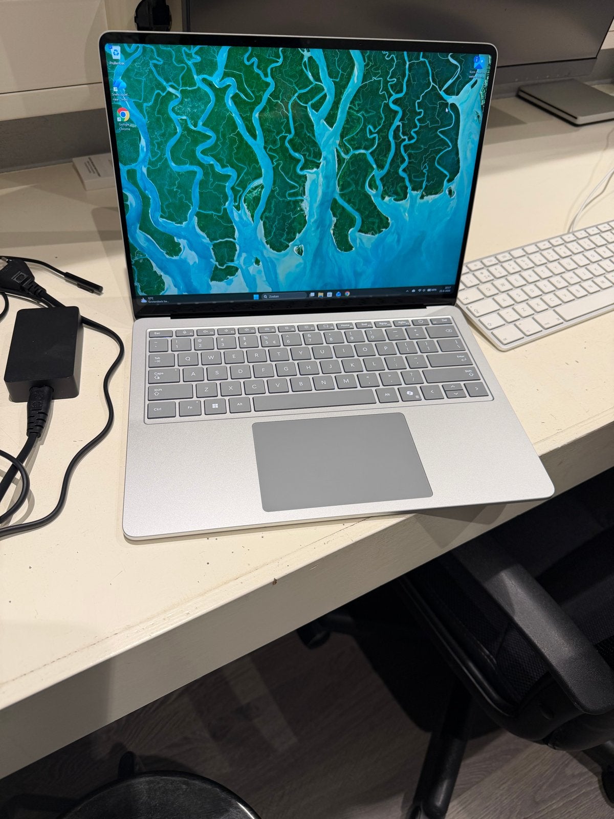 Microsoft Surface Laptop 7   3 laadcyclussen, Ophalen, Qwerty, Zo goed als nieuw, SSD