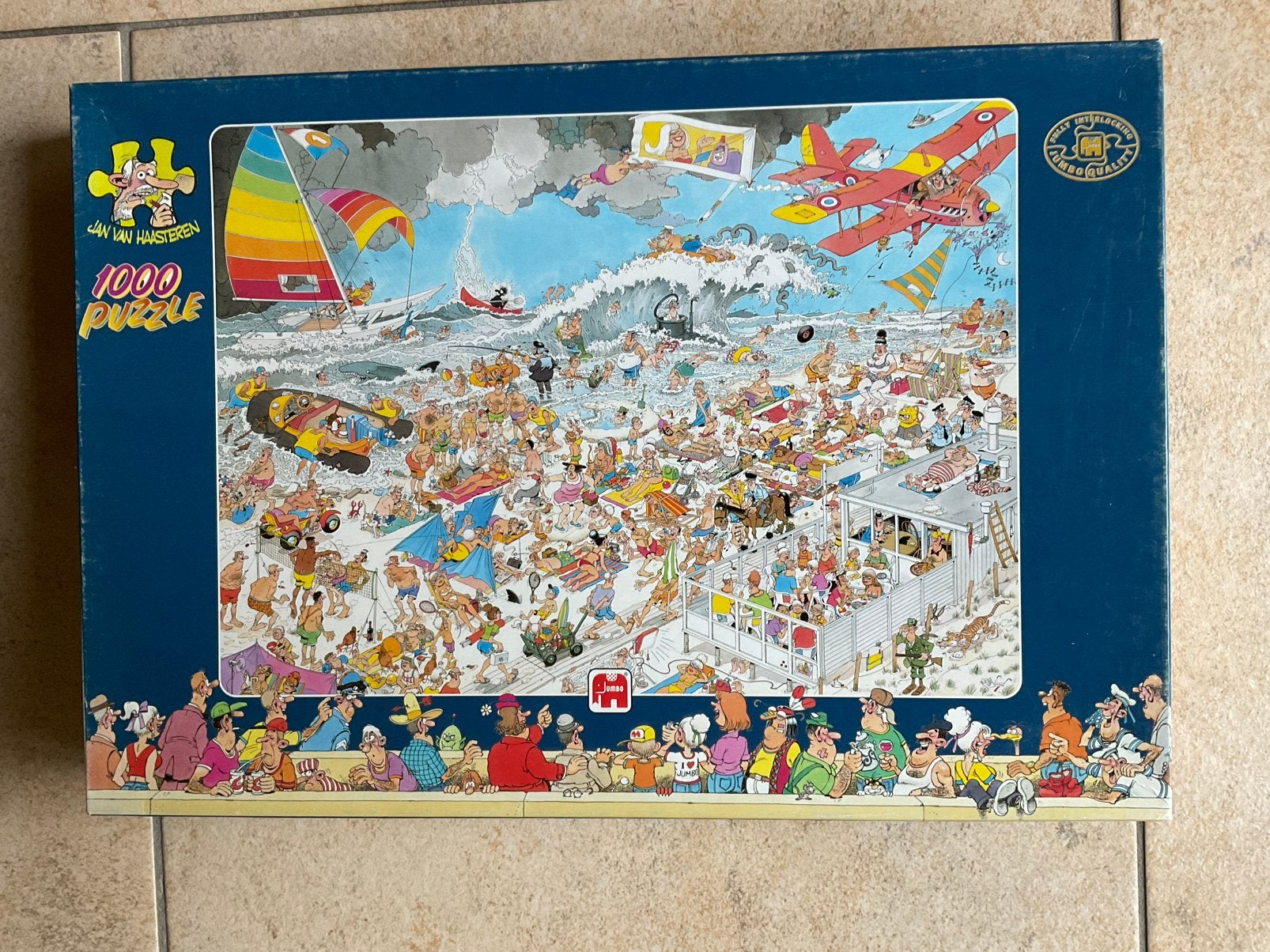 Puzzel 1000 Jan van Haasteren “At the Beach”, Hobby en Vrije tijd, Ophalen of Verzenden, Gebruikt, Legpuzzel