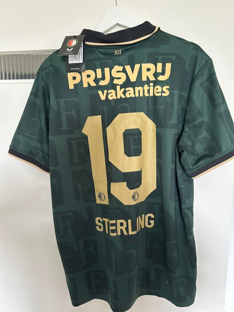 Feyenoord Sterling 19 maat L NIEUW, Sport en Fitness, Voetbal, Ophalen of Verzenden, Zo goed als nieuw, Shirt