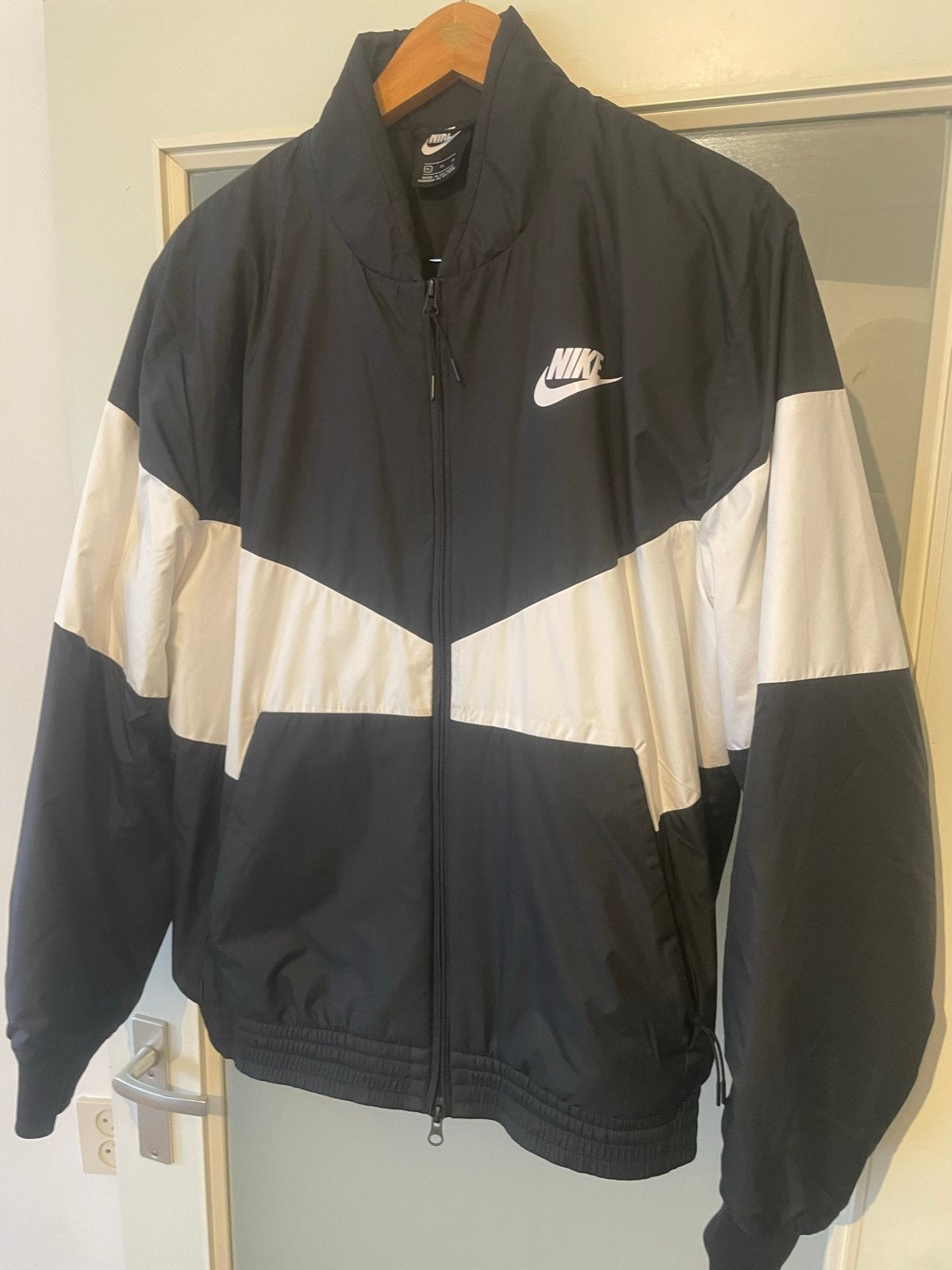 Nike dik gevoerde jas XL - Zwart/Wit, Ophalen of Verzenden, Zo goed als nieuw, Maat 56/58 (XL), Zwart