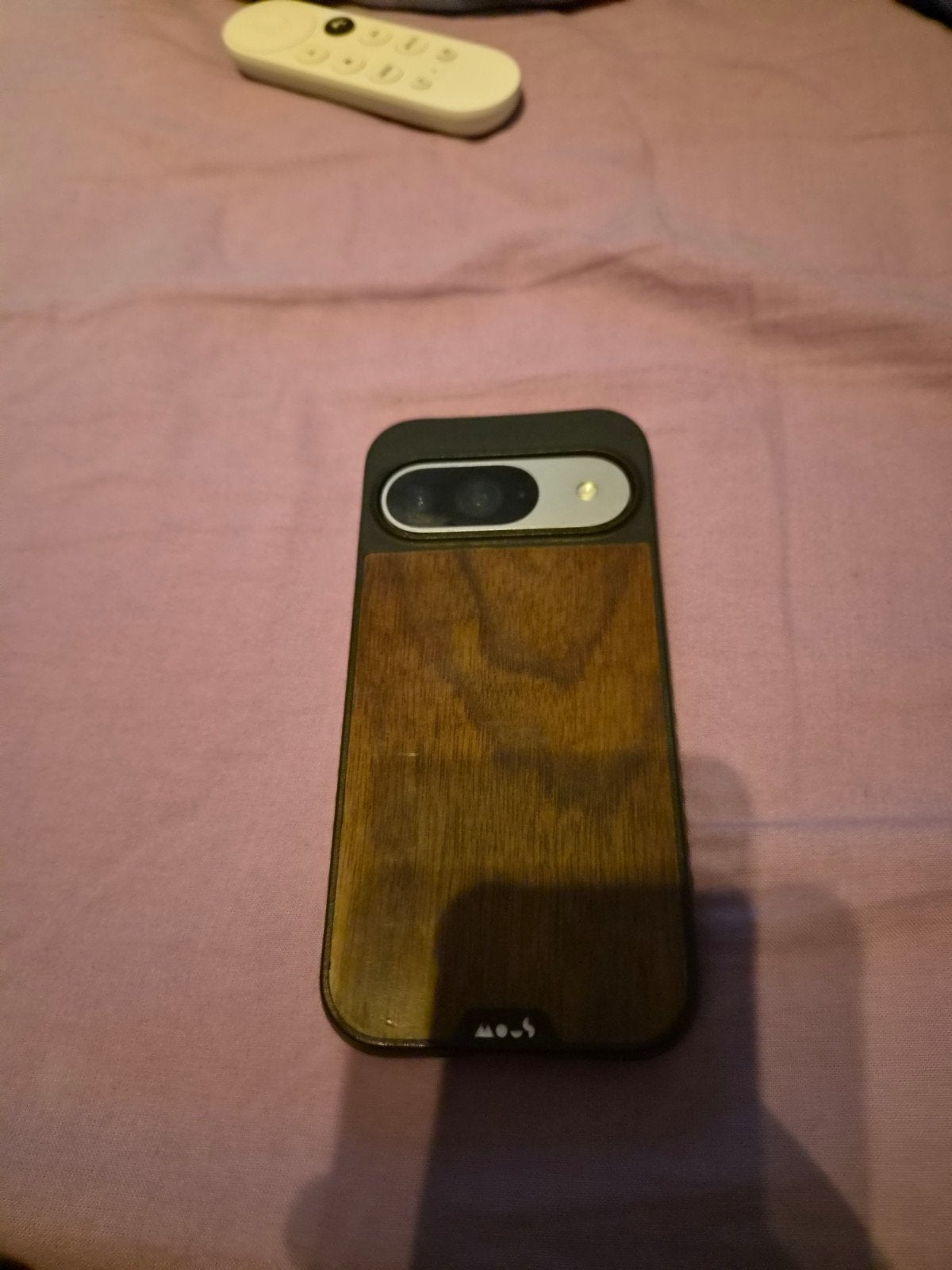 Foto 4 van Google Pixel 9 - Oplaadpoort defect, draadloos opladen werkt
