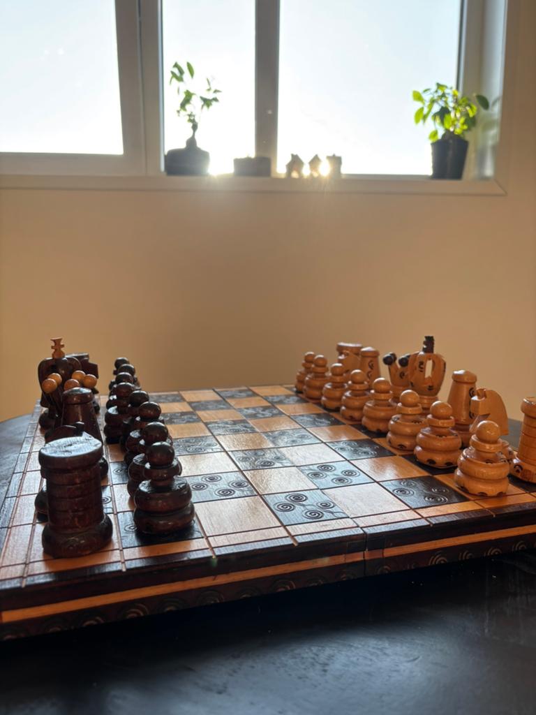 Poolse handgesneden schaakset, Ophalen, Minder dan 500 stukjes, Zo goed als nieuw, Schaken