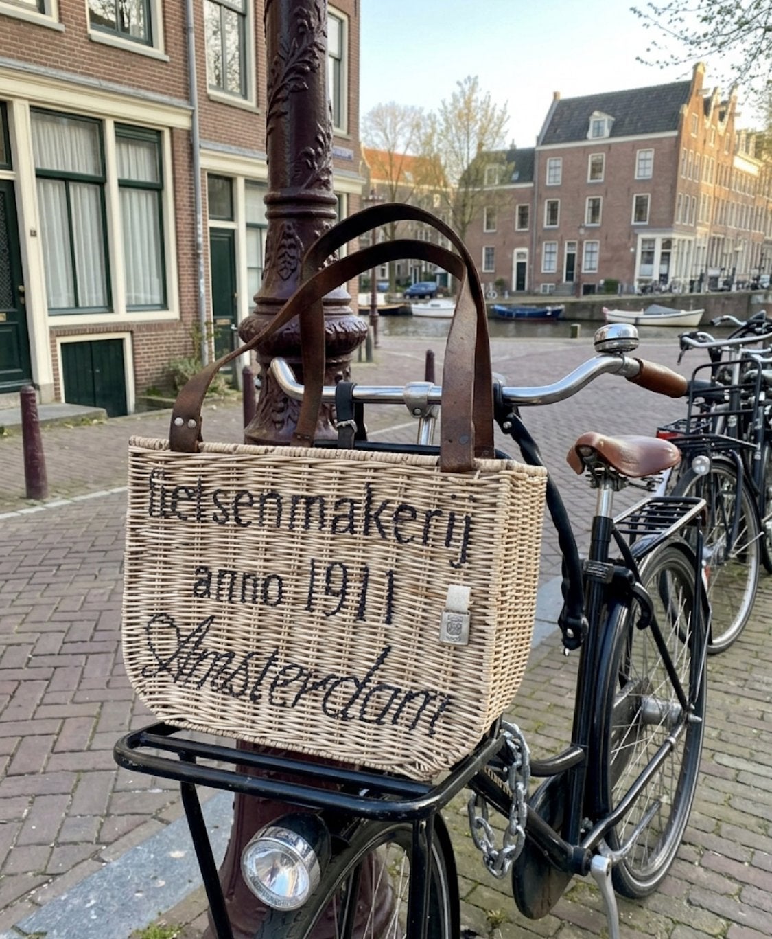 Riviera Maison Rotan fietsmand "Fietsenmakerij Amsterdam, Ophalen of Verzenden, Zo goed als nieuw, Fietsmand