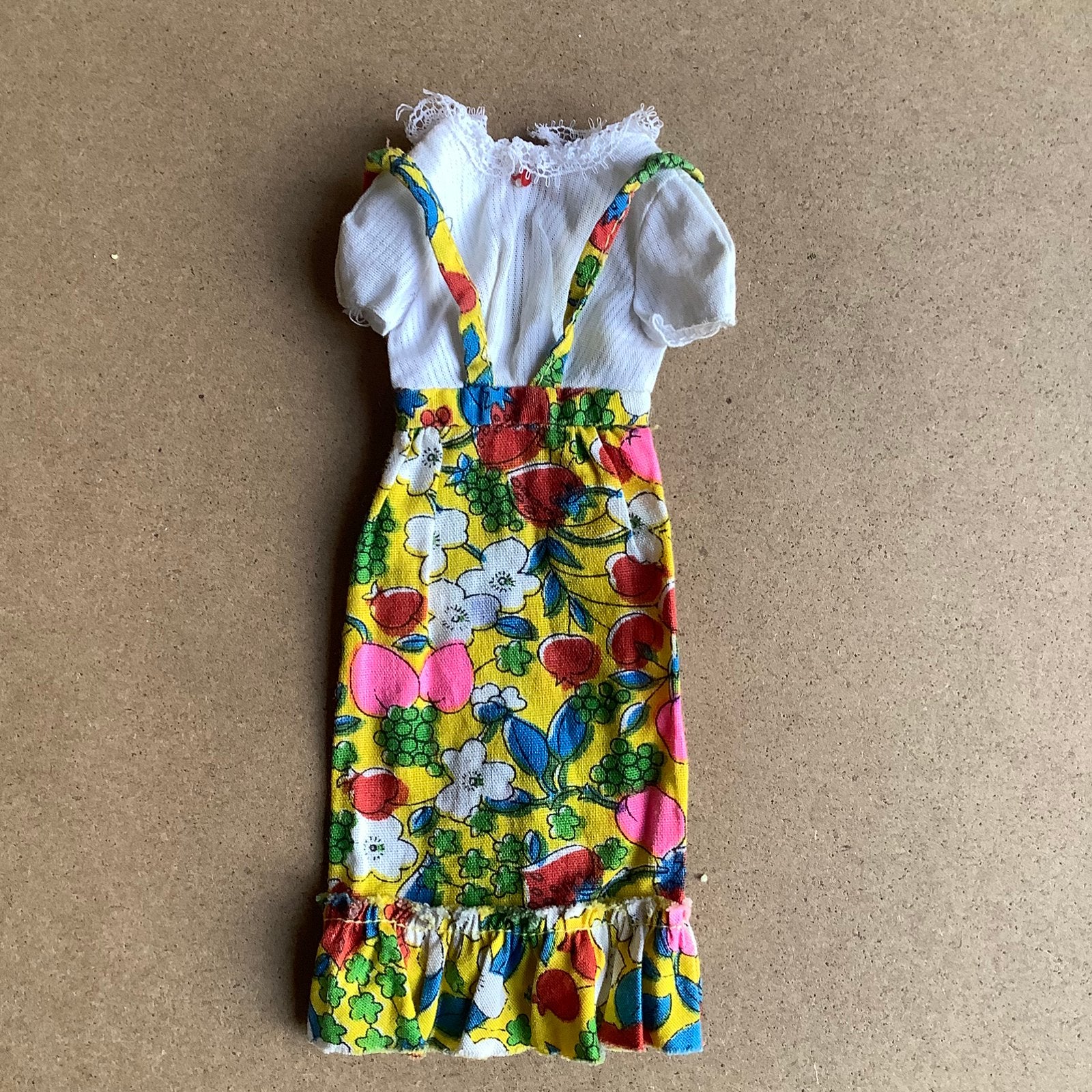 8620 Fancy In Flowers (1973) jurk voor Barbie, Verzamelen, Poppen, Ophalen of Verzenden, Gebruikt, Kleertjes