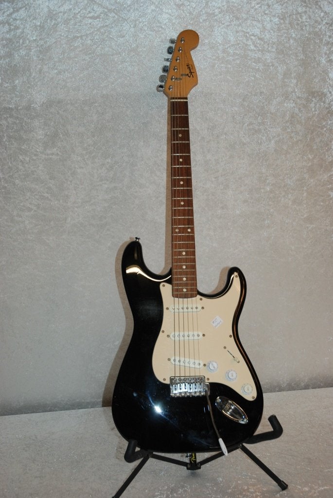 Squier Bullet elektrische gitaar met  tremelo by Fender, Muziek en Instrumenten, Gebruikt, ., Squier, Ophalen of Verzenden