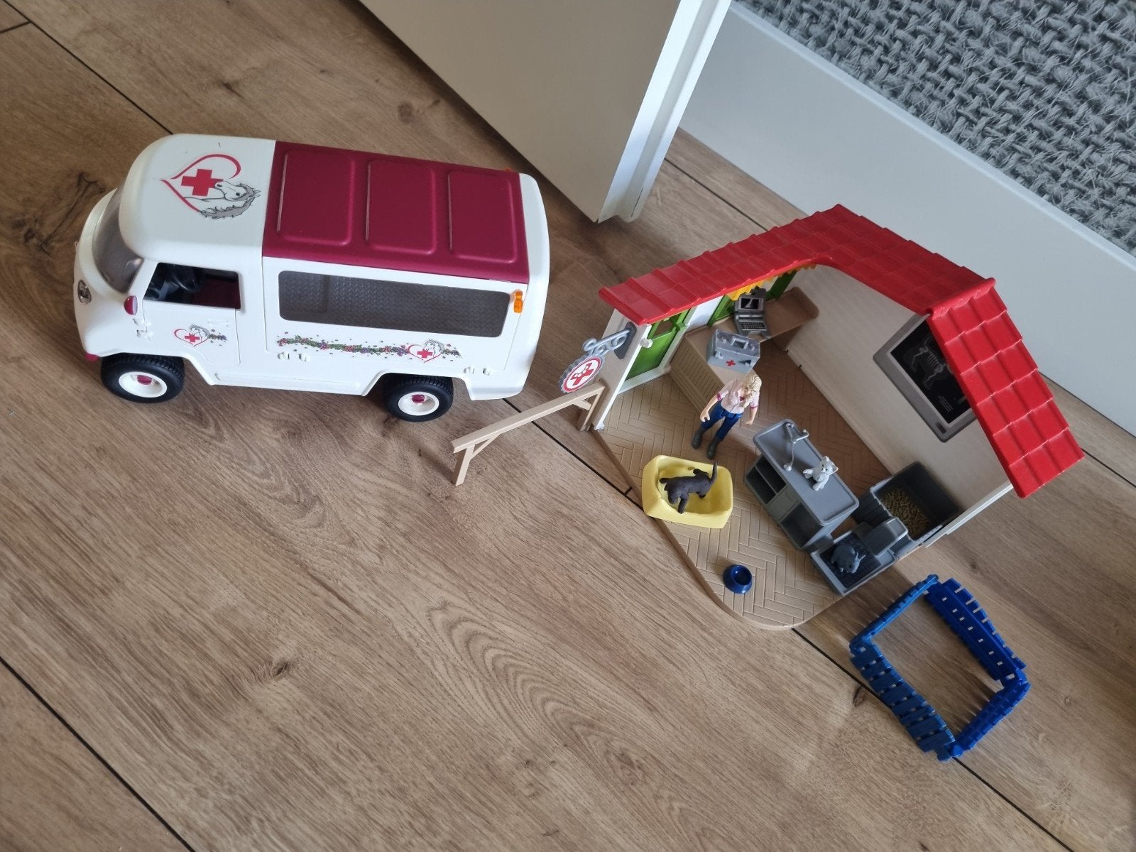 Schleich Dierenartspraktijk met Mobiele Dierenarts, Ophalen of Verzenden, Zo goed als nieuw, Jongen of Meisje