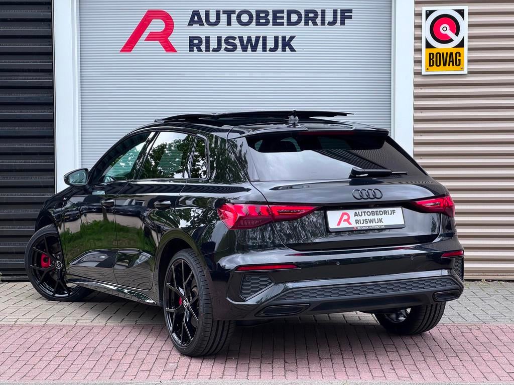Audi A3 Sportback 45 TFSI e S edition Competition Pano/Camer, Auto's, 12 maanden, Gebruikt, 4 cilinders, Alcantara