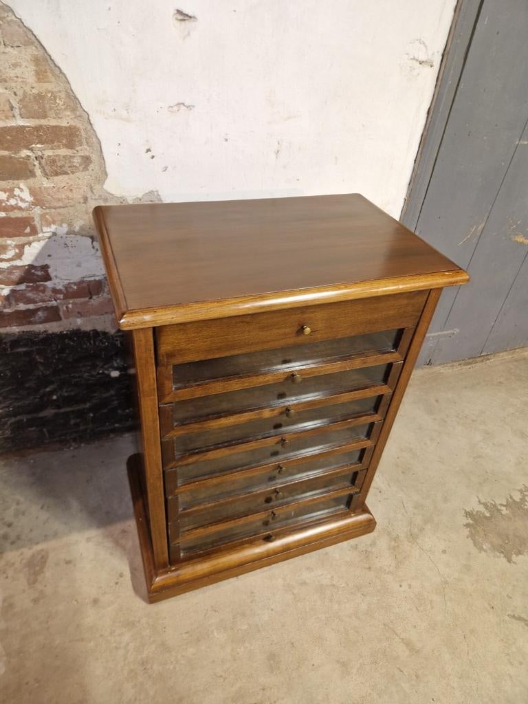 Houten specimenkast met lades, Ophalen