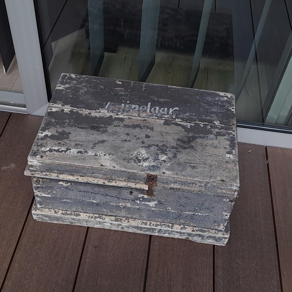 Oude houten verweerde kist met naam Ijpelaar, Ophalen of Verzenden