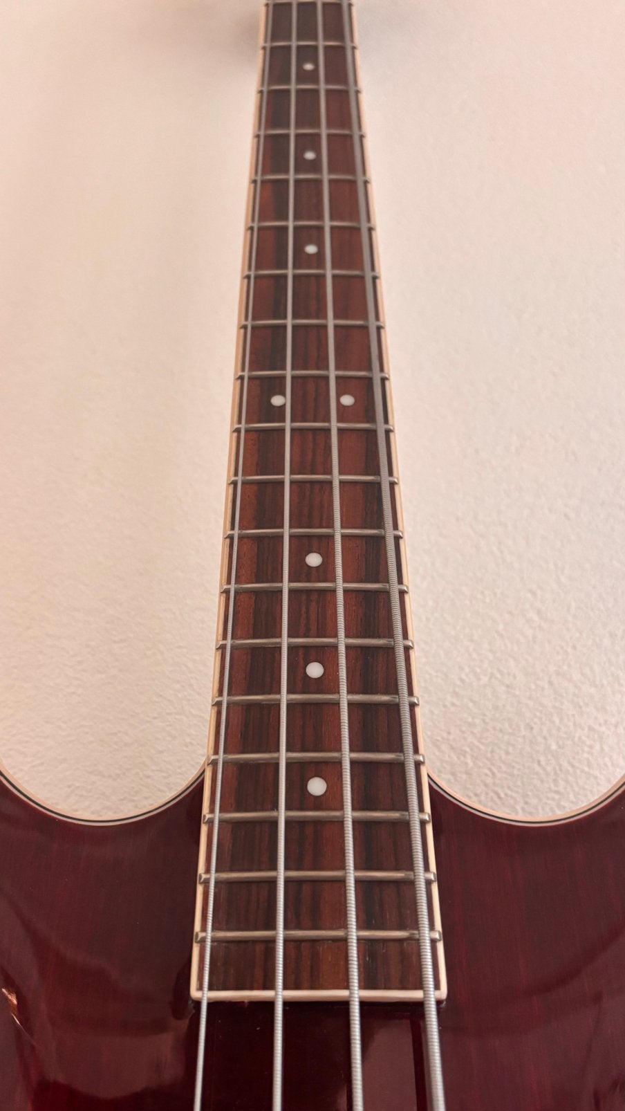 Foto 4 van Guild Starfire Linkshandig Cherry Red _ Basgitaar Lefty