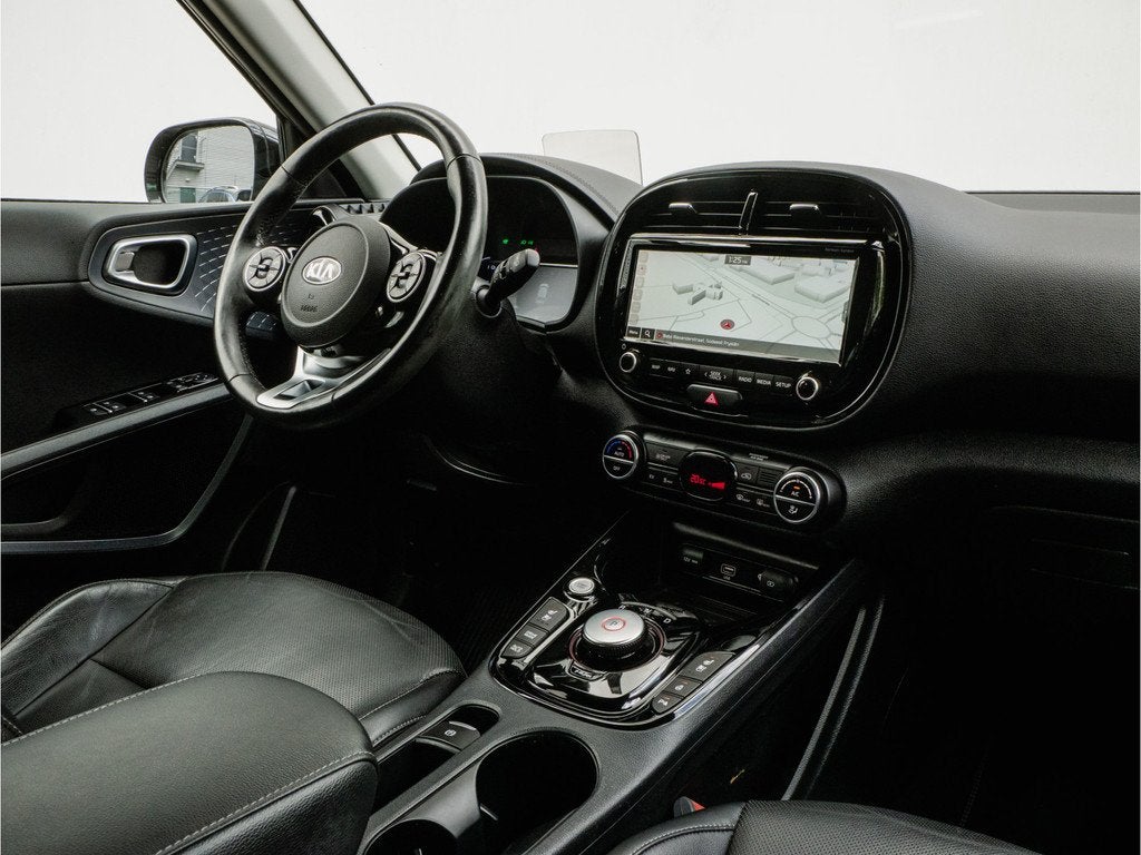 Kia e-Soul ExecutiveLine 64 kWh SOH 100% Leer/ Stoel-stuurve, Auto's, Kia, Gebruikt, Zwart, 1657 kg, Zwart